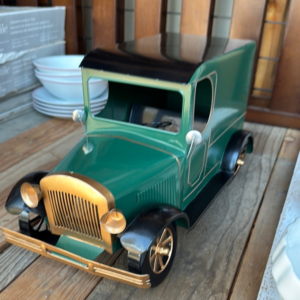 HOBBY LOBBY 2021 vintage tin car // 
16”Lx8”Wx8.75”H